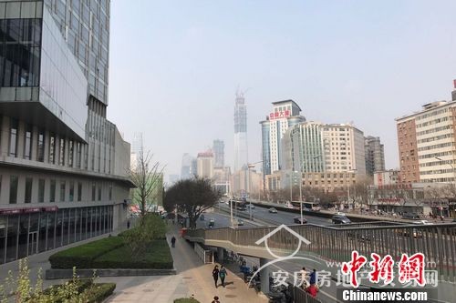 圖為北京雙井附近的寫字樓和居民住宅樓。 中新網(wǎng) 程春雨 攝